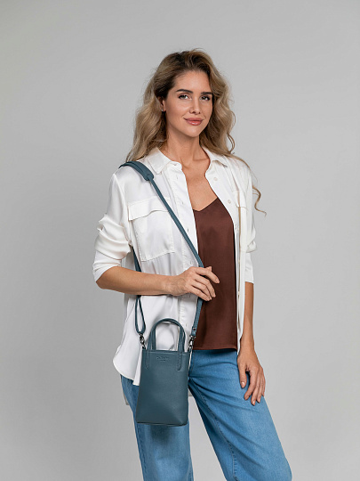 Сумка через плечо Dr.Koffer из натуральной кожи голубая