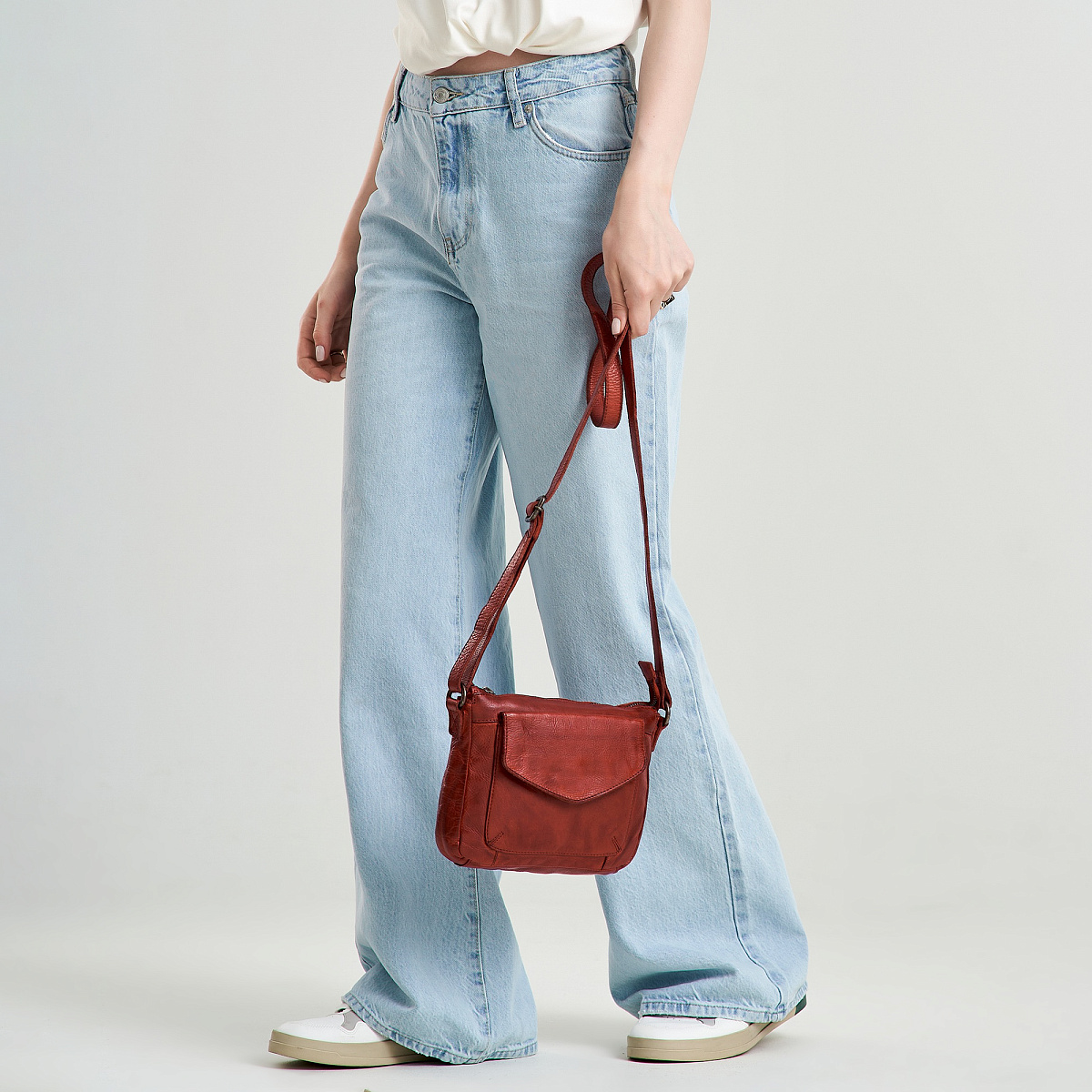 Сумка через плечо Dr.Koffer из натуральной кожи красная