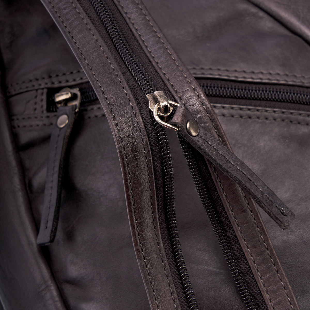 Сумка через плечо Dr.Koffer из натуральной кожи темно-серая