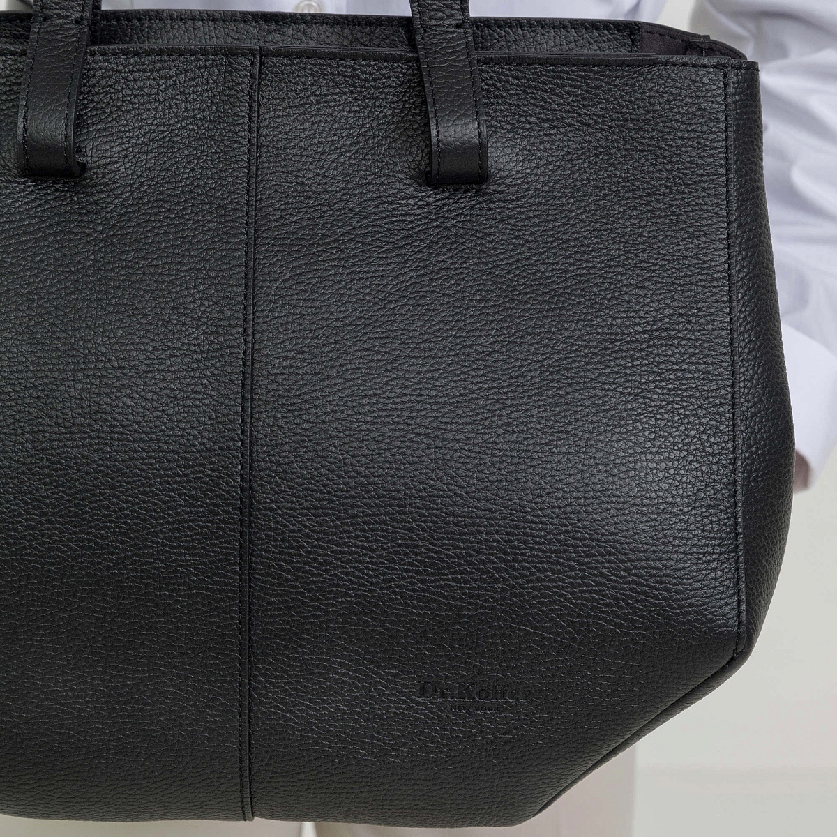 Женская сумка Dr. Koffer из натуральной кожи черная