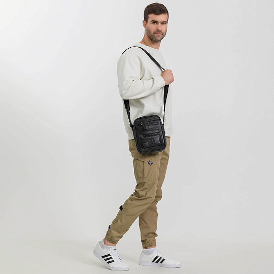 Сумка через плечо Dr.Koffer из натуральной кожи черная