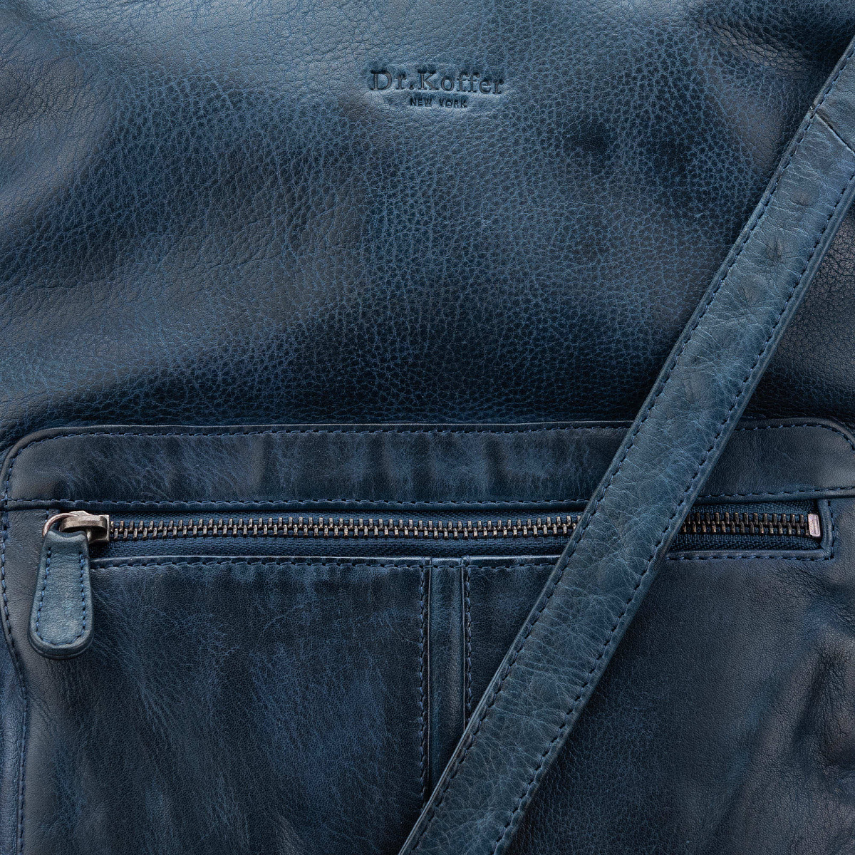 Сумка через плечо Dr.Koffer из натуральной кожи синяя