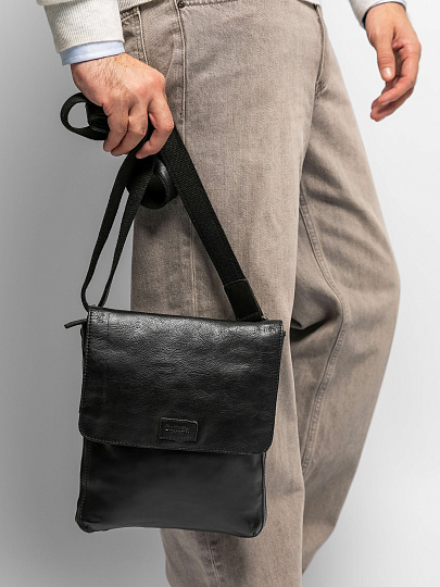 Сумка через плечо Dr.Koffer из натуральной кожи черная