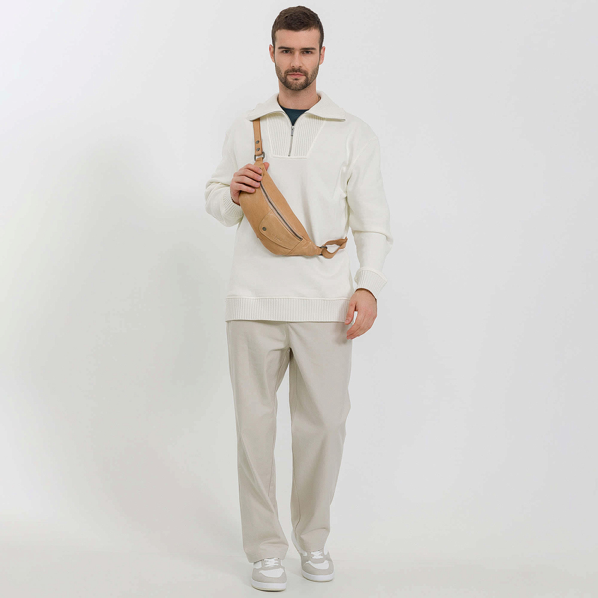 Сумка на пояс Dr. Koffer из натуральной кожи белая