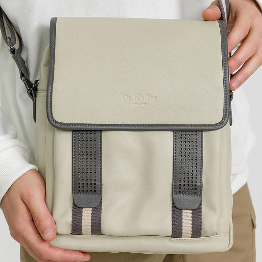 Сумка через плечо Dr.Koffer из натуральной кожи бежевая