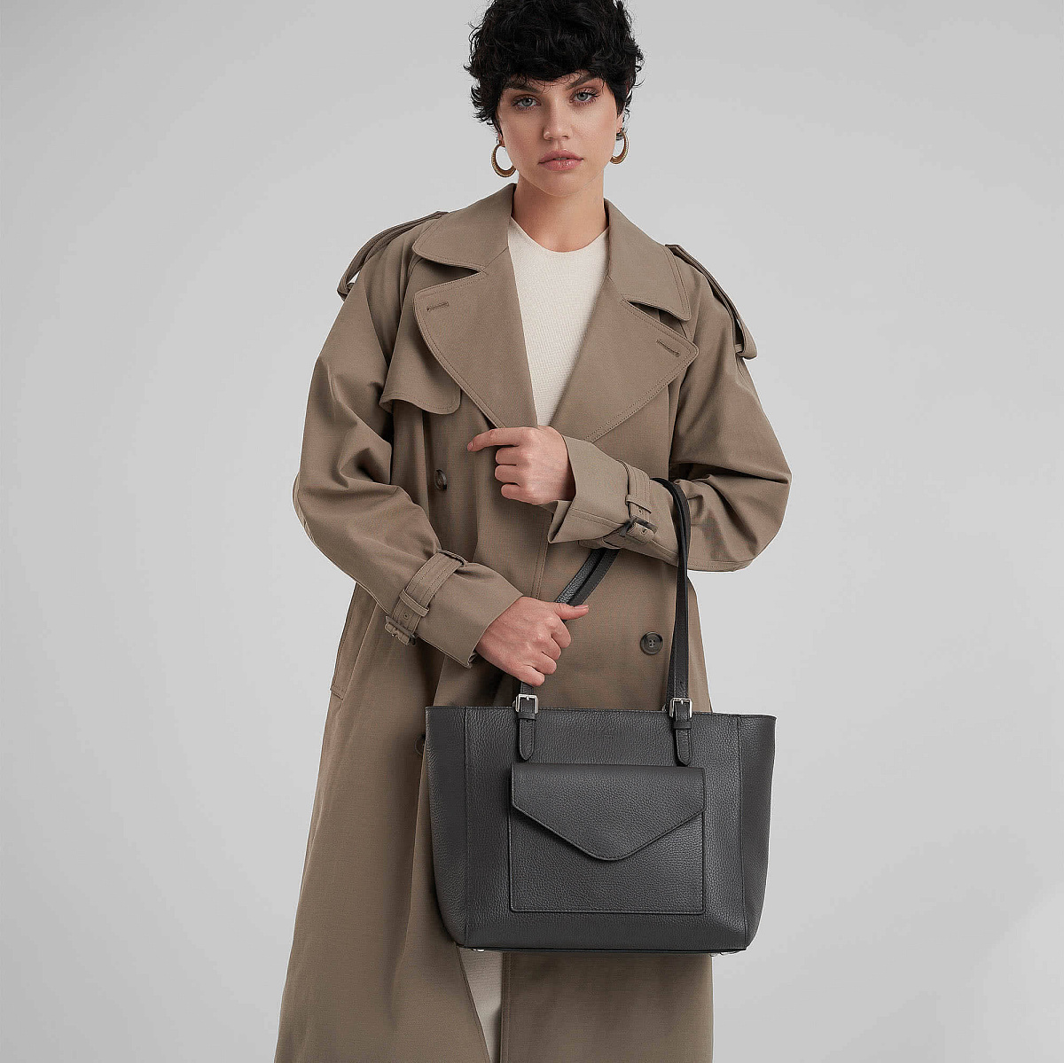 Женская сумка Dr. Koffer из натуральной кожи серая