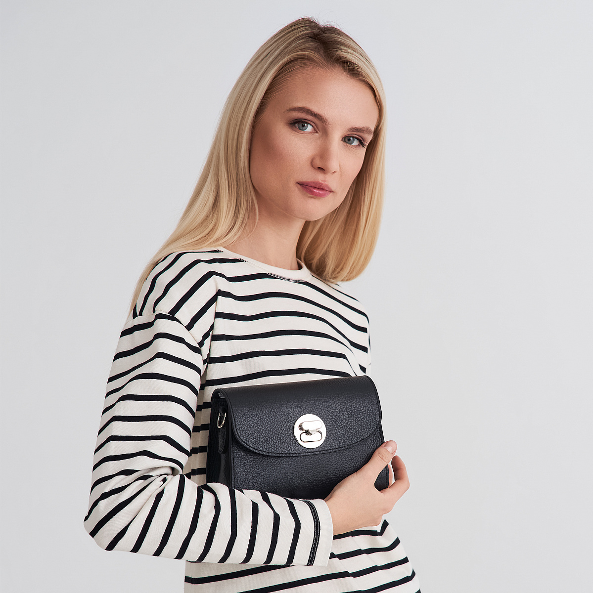 Женская сумка Dr. Koffer из натуральной кожи черная