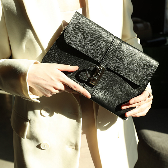 Женская сумка Dr. Koffer из натуральной кожи черная