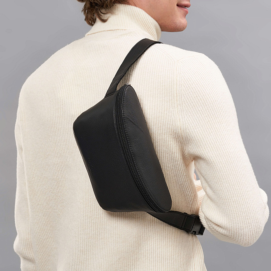 Сумка на пояс Dr. Koffer из натуральной кожи черная