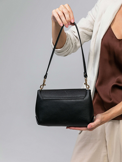 Женская сумка Dr.Koffer из натуральной кожи черная