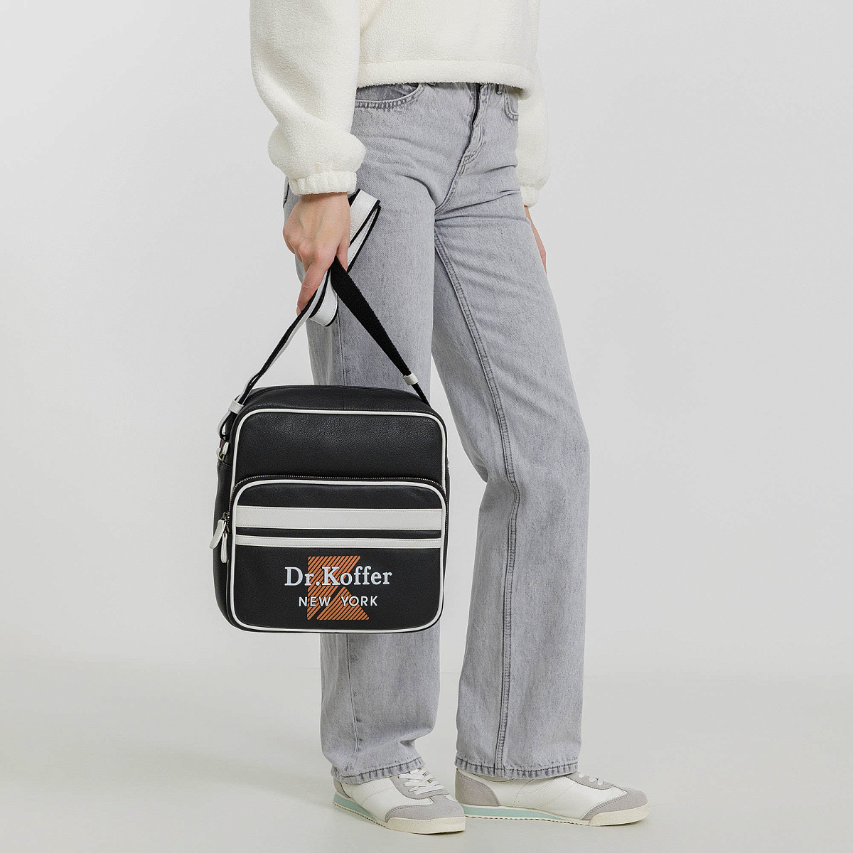 Сумка через плечо Dr.Koffer из натуральной кожи черная