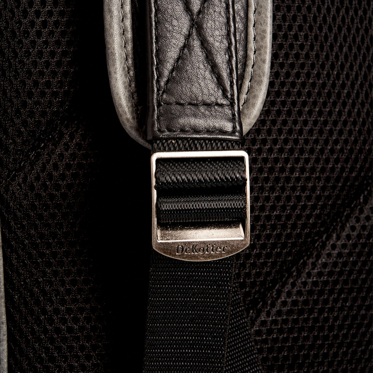 Рюкзак Dr.Koffer из натуральной кожи черный