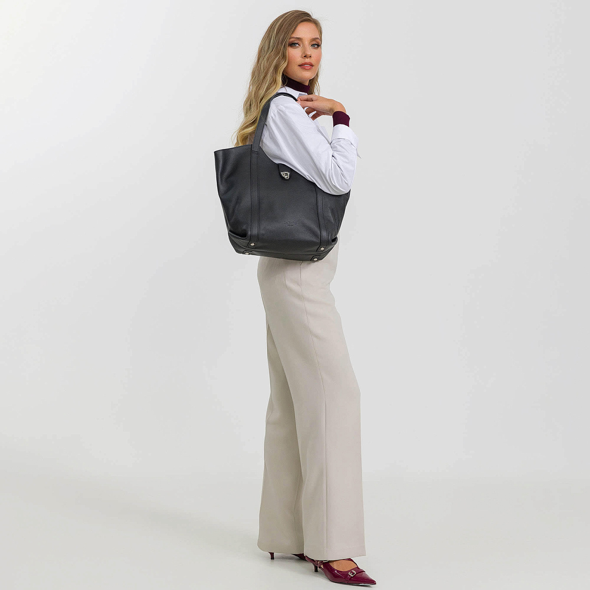 Женская сумка Dr. Koffer из натуральной кожи черная