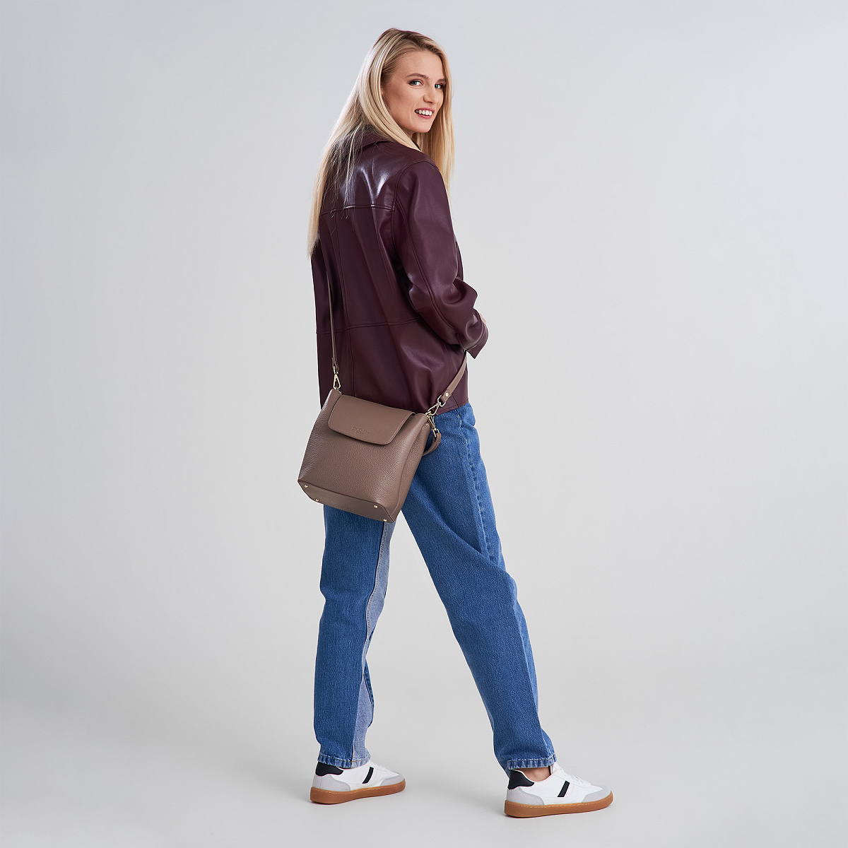 Женская сумка  Dr. Koffer из натуральной кожи бежевая