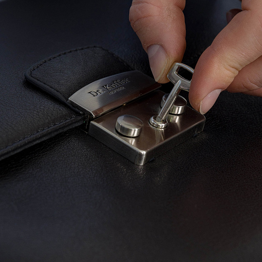 Портфель Dr.Koffer из натуральной кожи черный