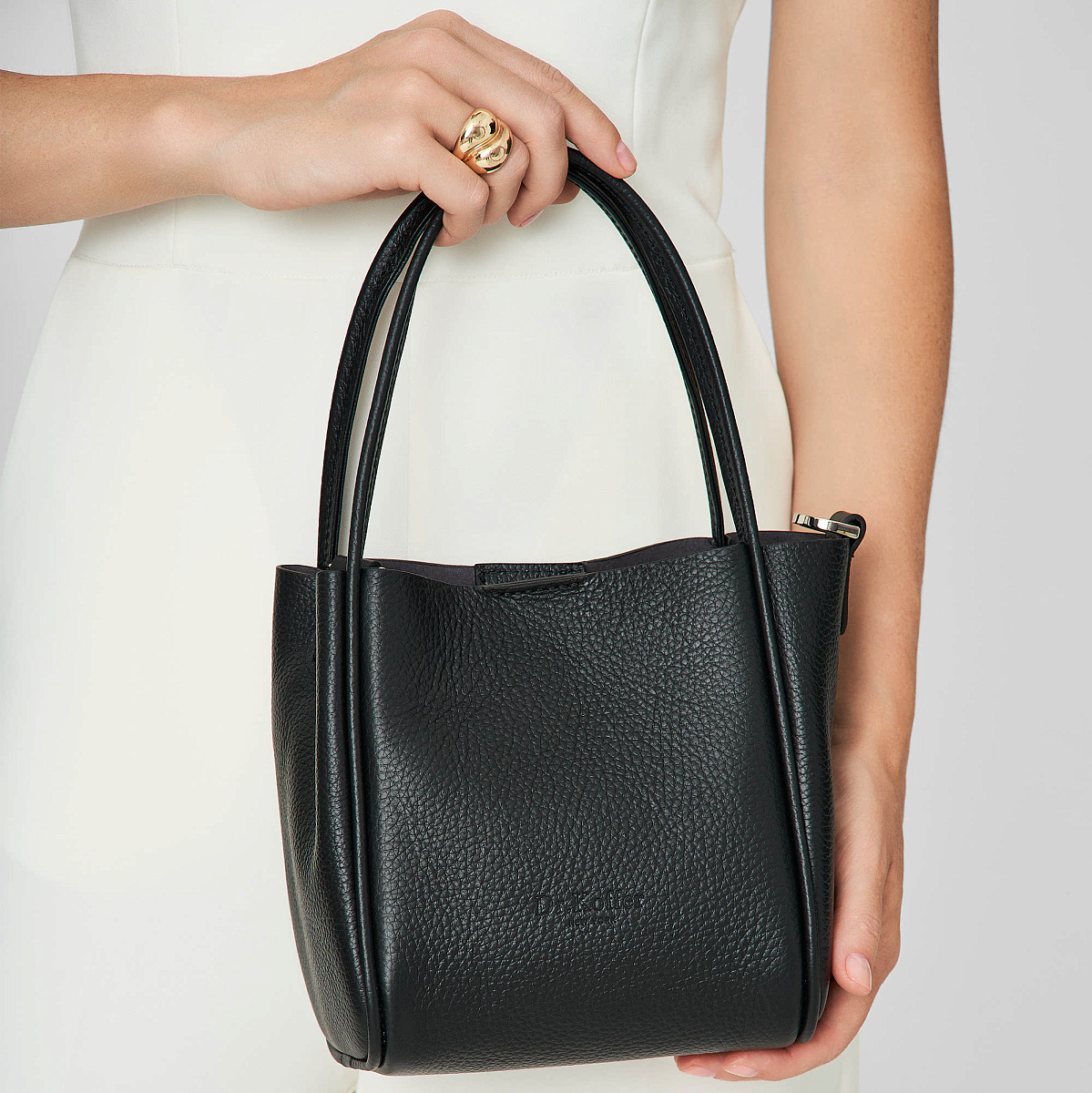 Женская сумка Dr. Koffer из натуральной кожи черная