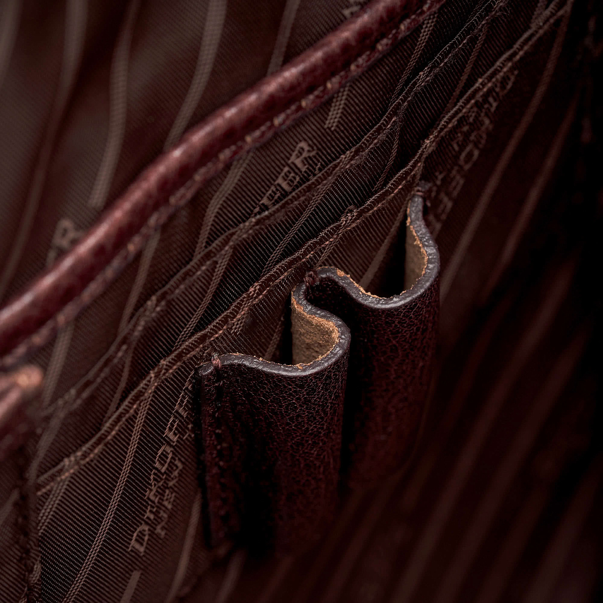 Сумка через плечо Dr.Koffer из натуральной кожи коричневая