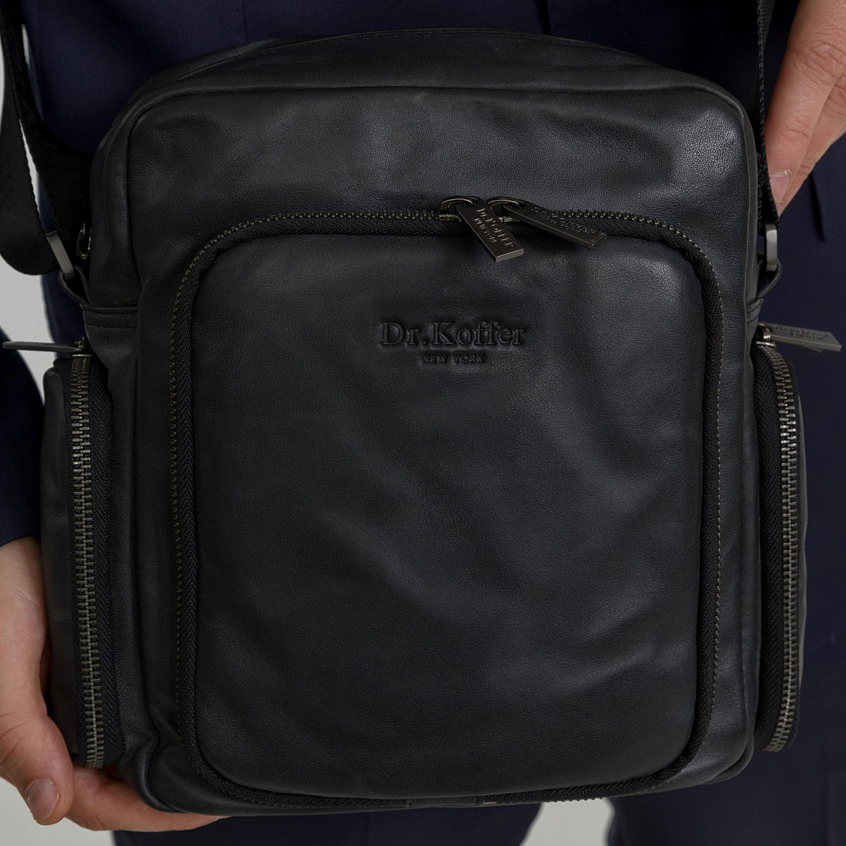 Сумка через плечо Dr.Koffer из натуральной кожи черная