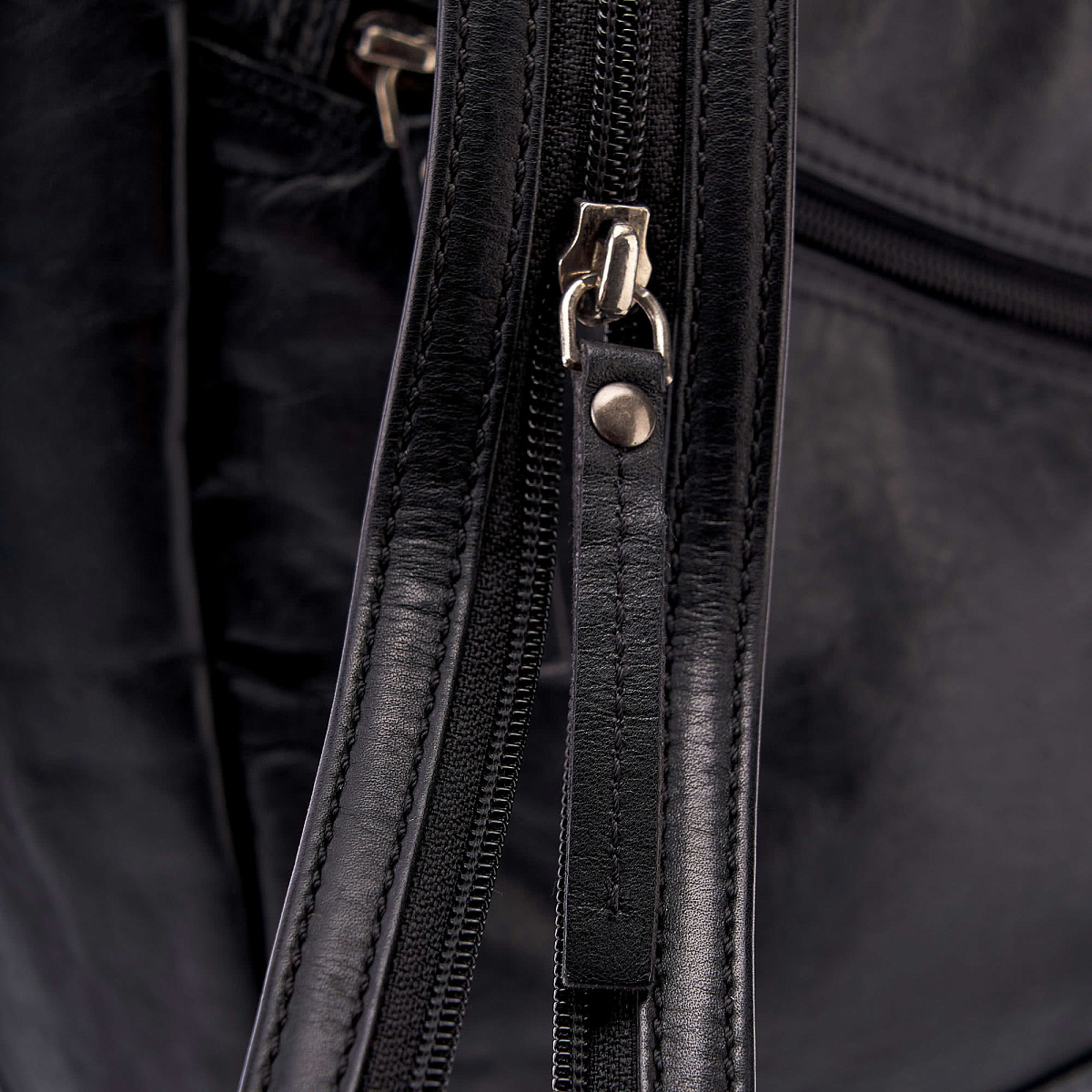 Сумка через плечо Dr.Koffer из натуральной кожи черная