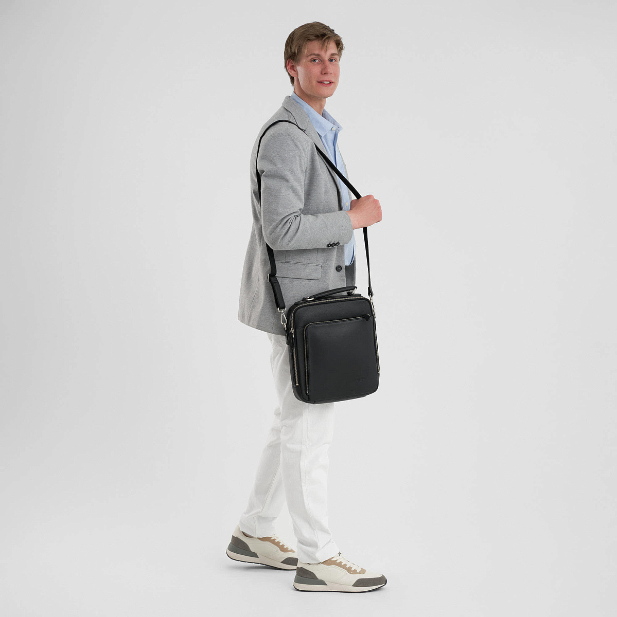 Сумка через плечо Dr.Koffer из натуральной кожи черная