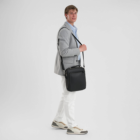 Сумка через плечо Dr.Koffer из натуральной кожи черная