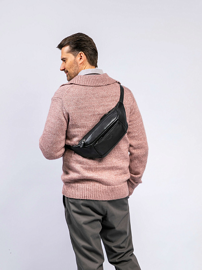 Сумка на пояс Dr. Koffer из натуральной кожи черная