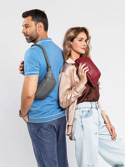 Сумка на пояс Dr. Koffer из натуральной кожи бордовая