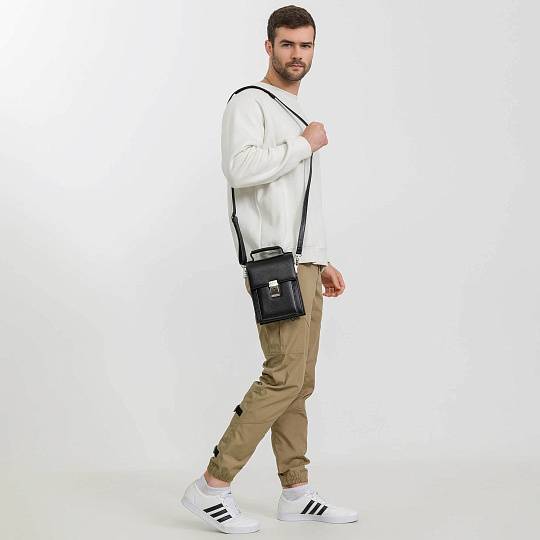 Сумка через плечо Dr.Koffer из натуральной кожи черная