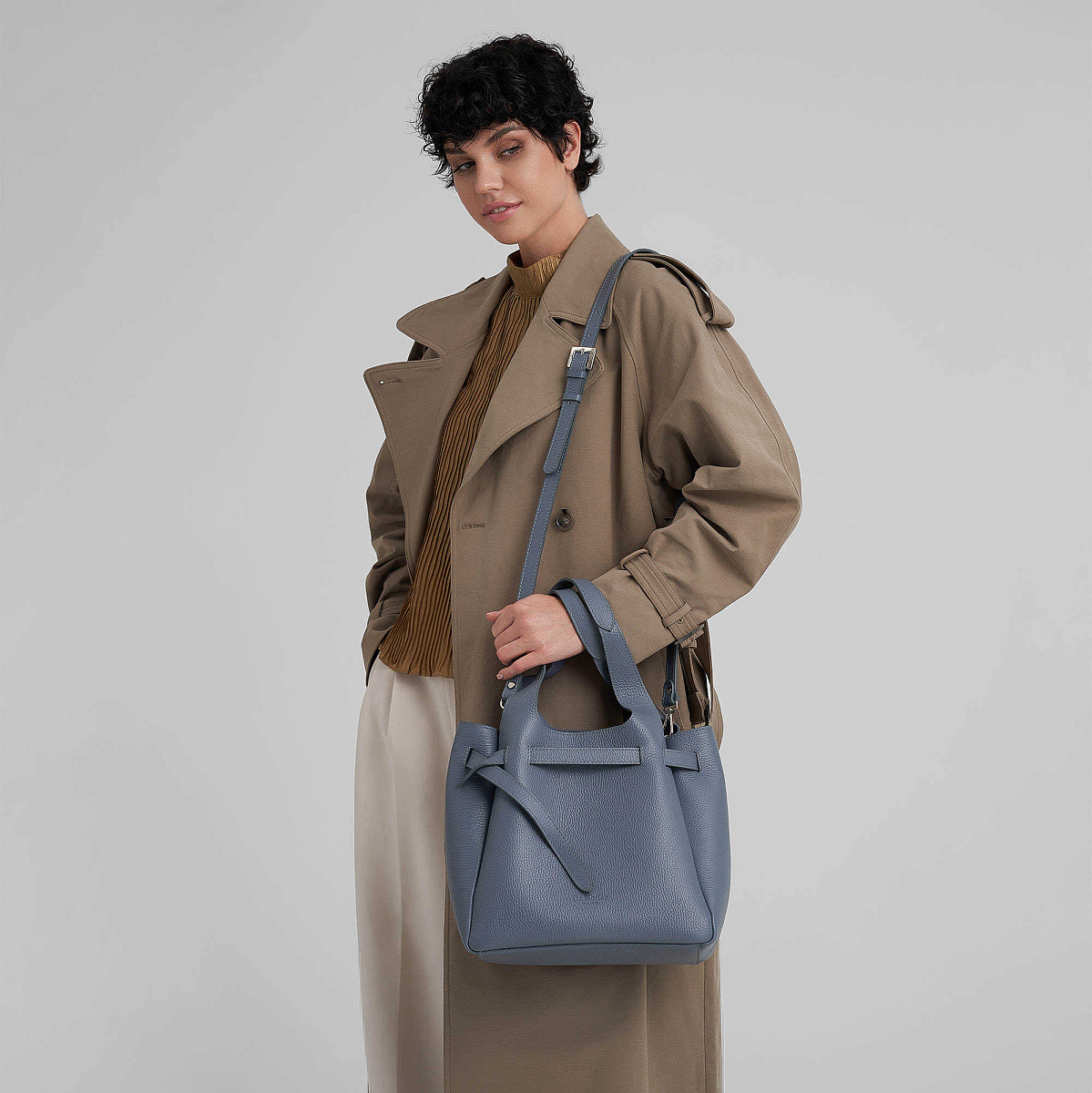 Женская сумка Dr. Koffer из натуральной кожи серая