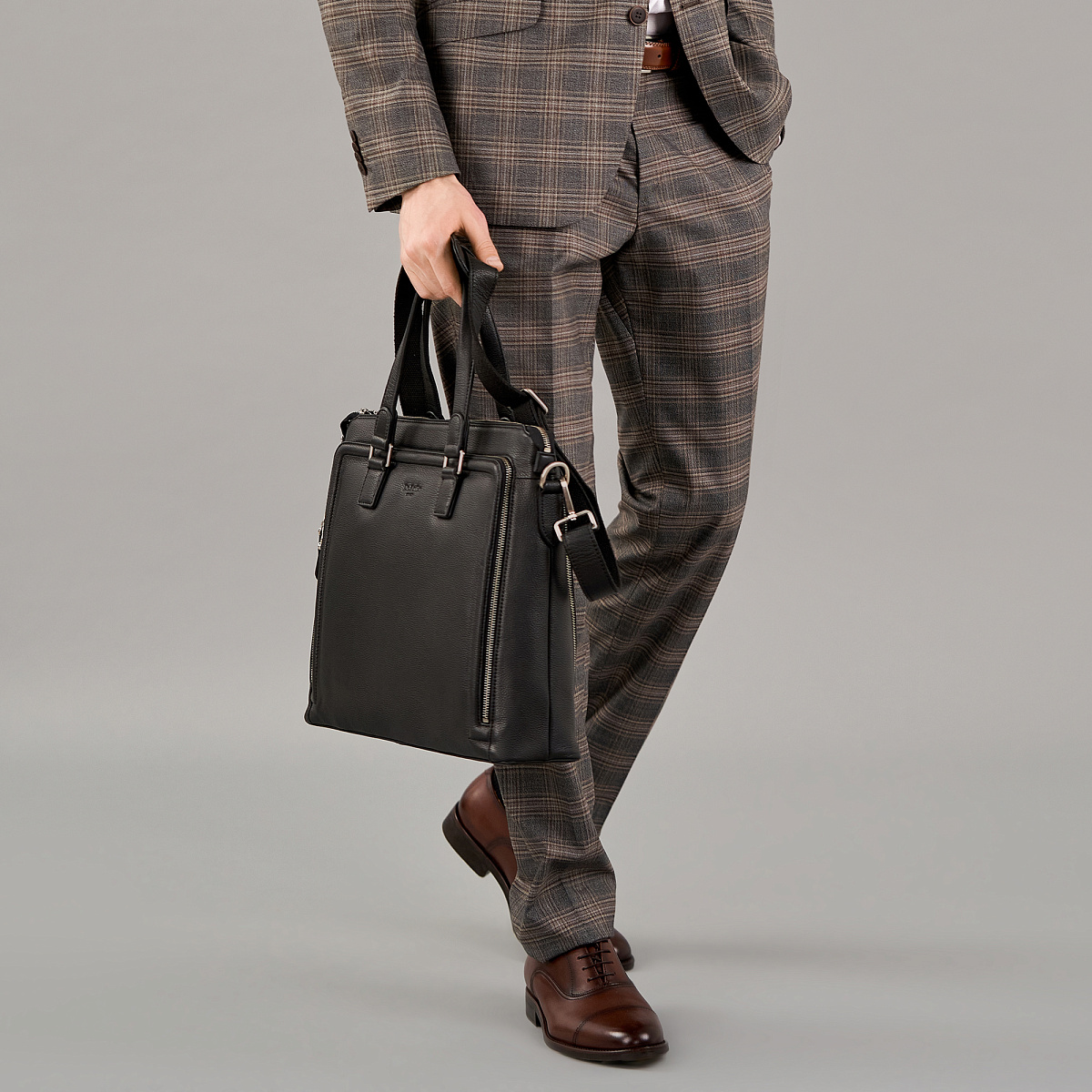 Деловая сумка Dr.Koffer из натуральной кожи черная