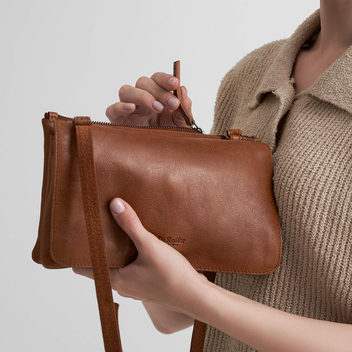 Сумка через плечо Dr.Koffer из натуральной кожи коричневая