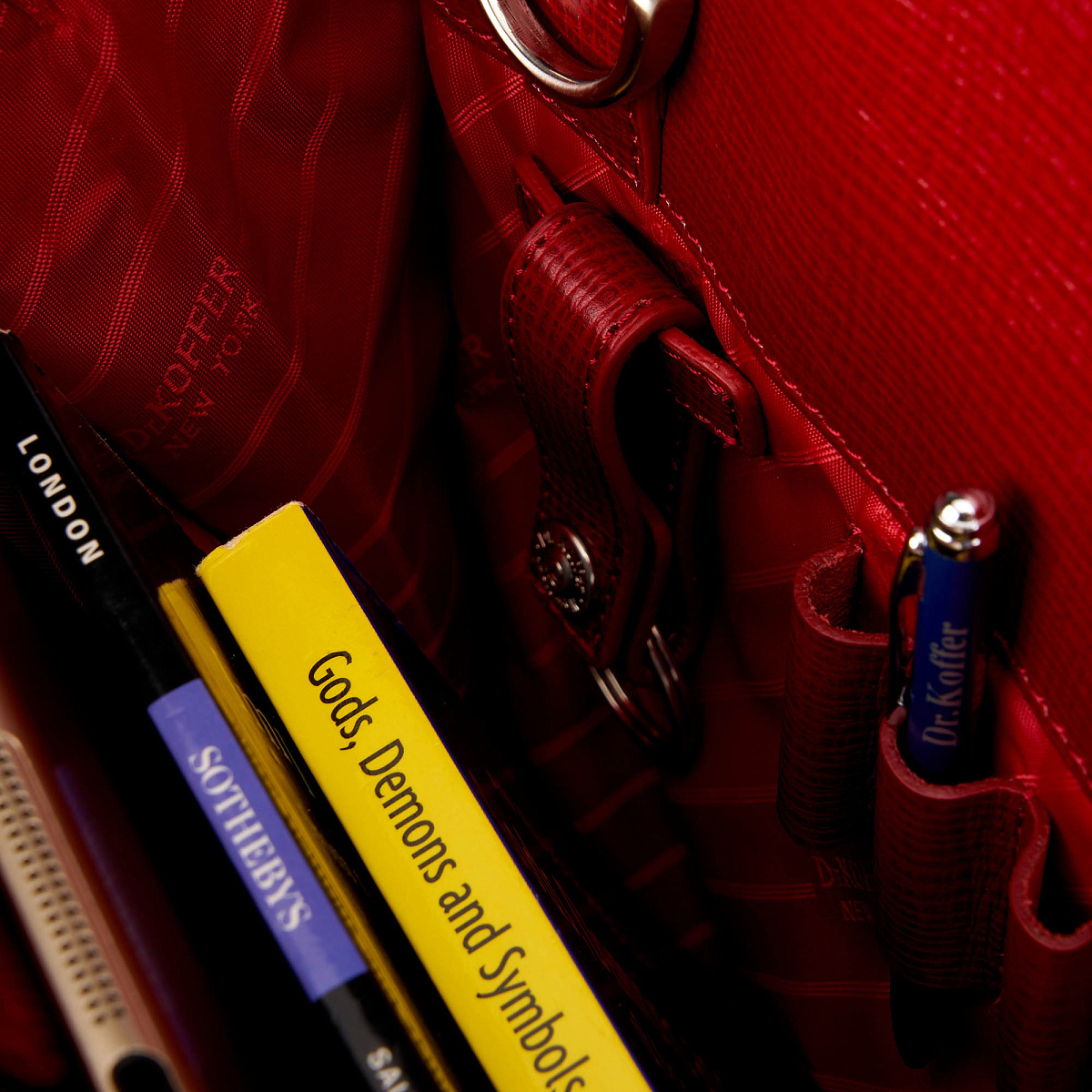 Женская сумка Dr.Koffer из натуральной кожи красная