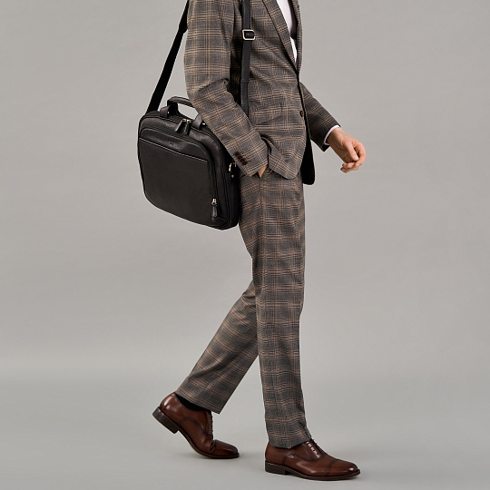 Деловая сумка Dr.Koffer из натуральной кожи черная