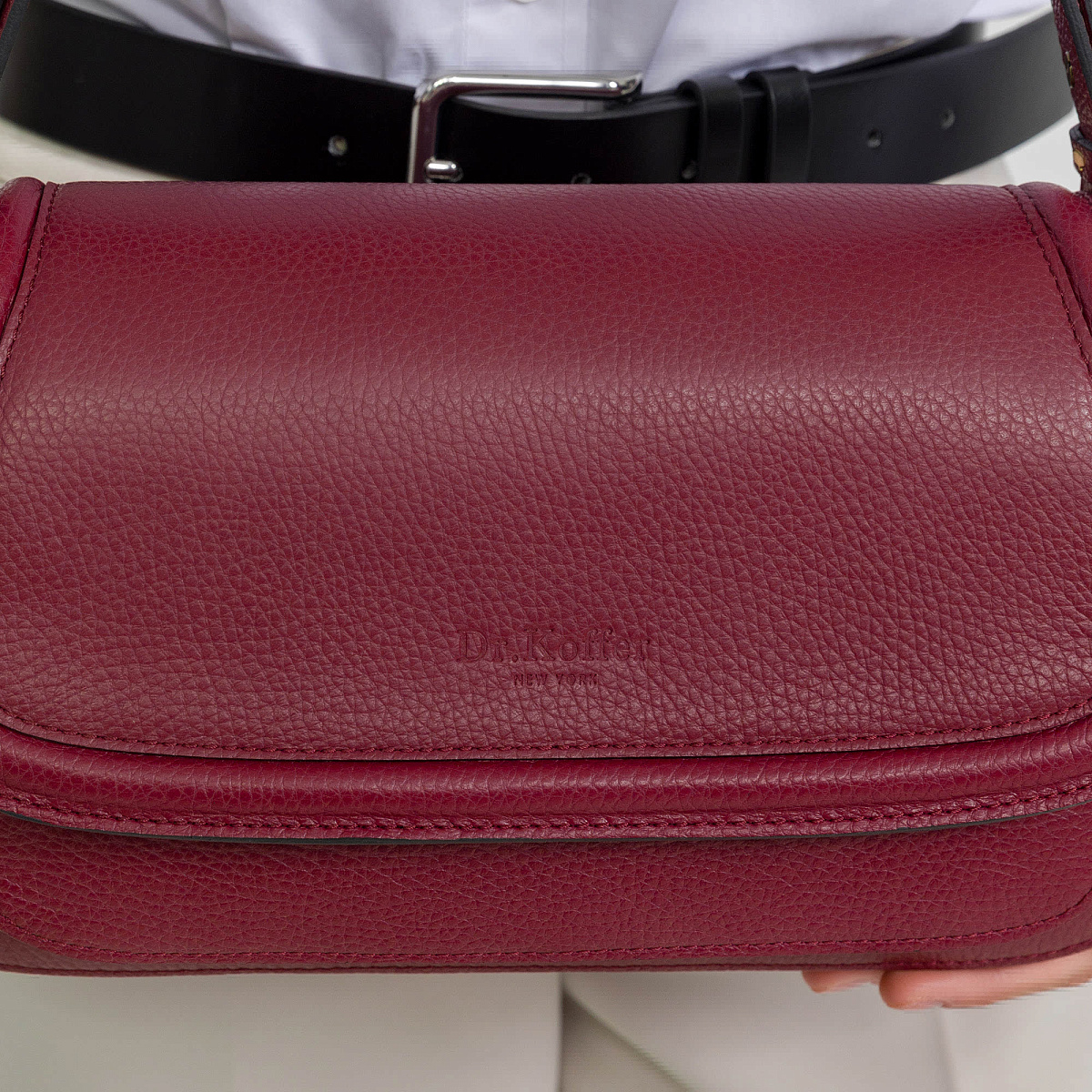 Женская сумка Dr. Koffer из натуральной кожи красная