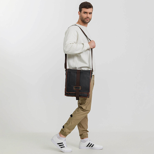 Сумка через плечо Dr.Koffer из натуральной кожи черная