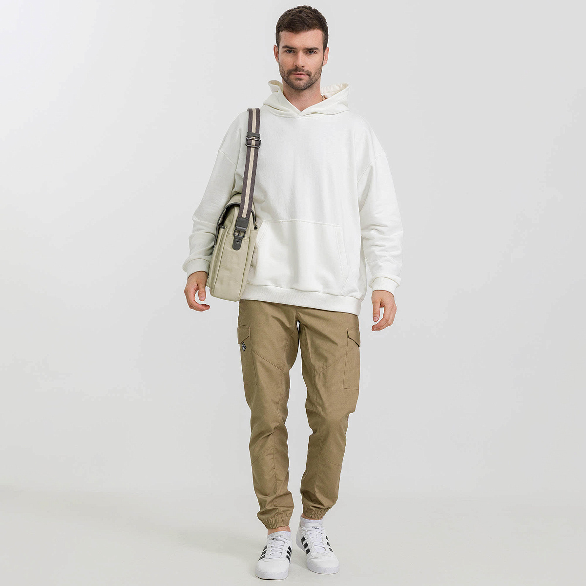 Сумка через плечо Dr.Koffer из натуральной кожи бежевая