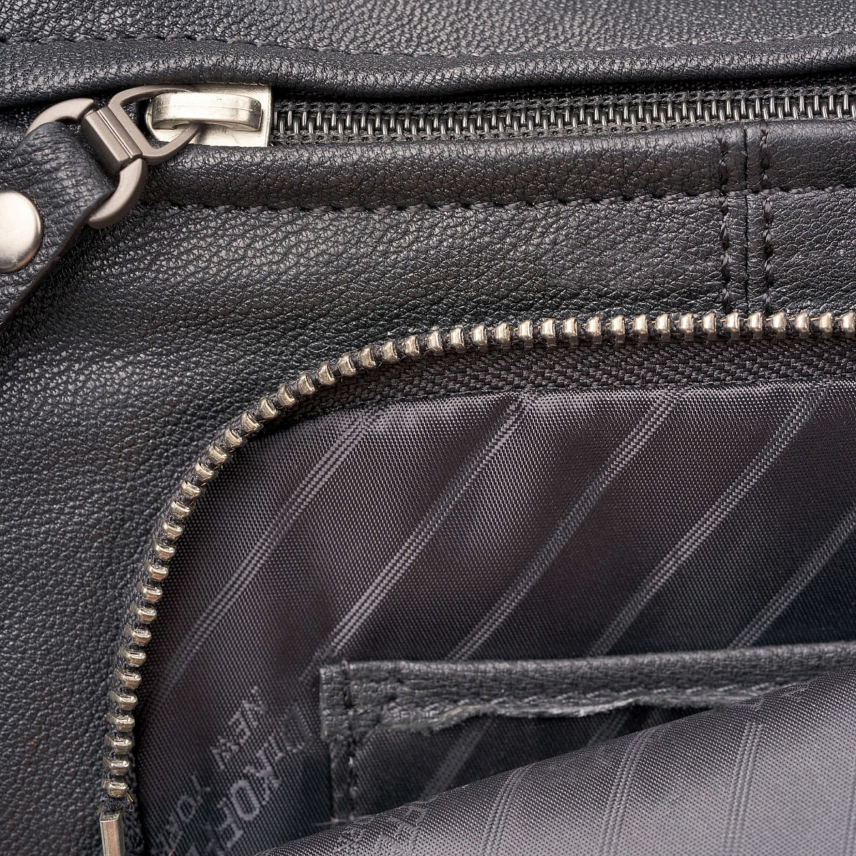 Сумка через плечо Dr.Koffer из натуральной кожи черная