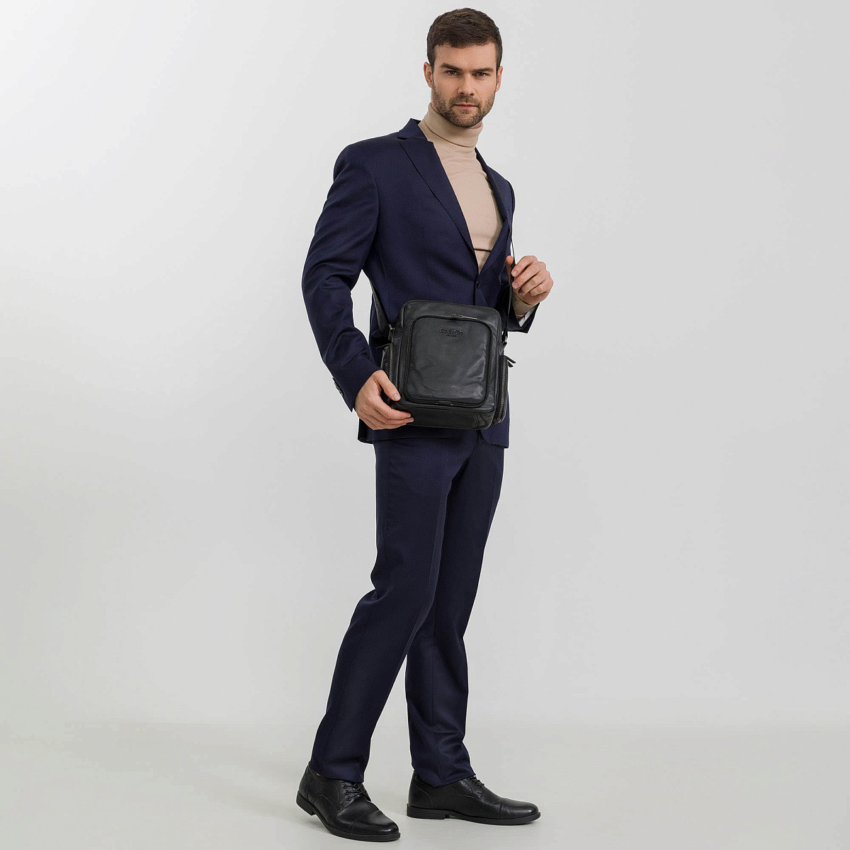 Сумка через плечо Dr.Koffer из натуральной кожи черная