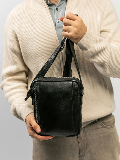 Сумка через плечо Dr.Koffer из натуральной кожи черная