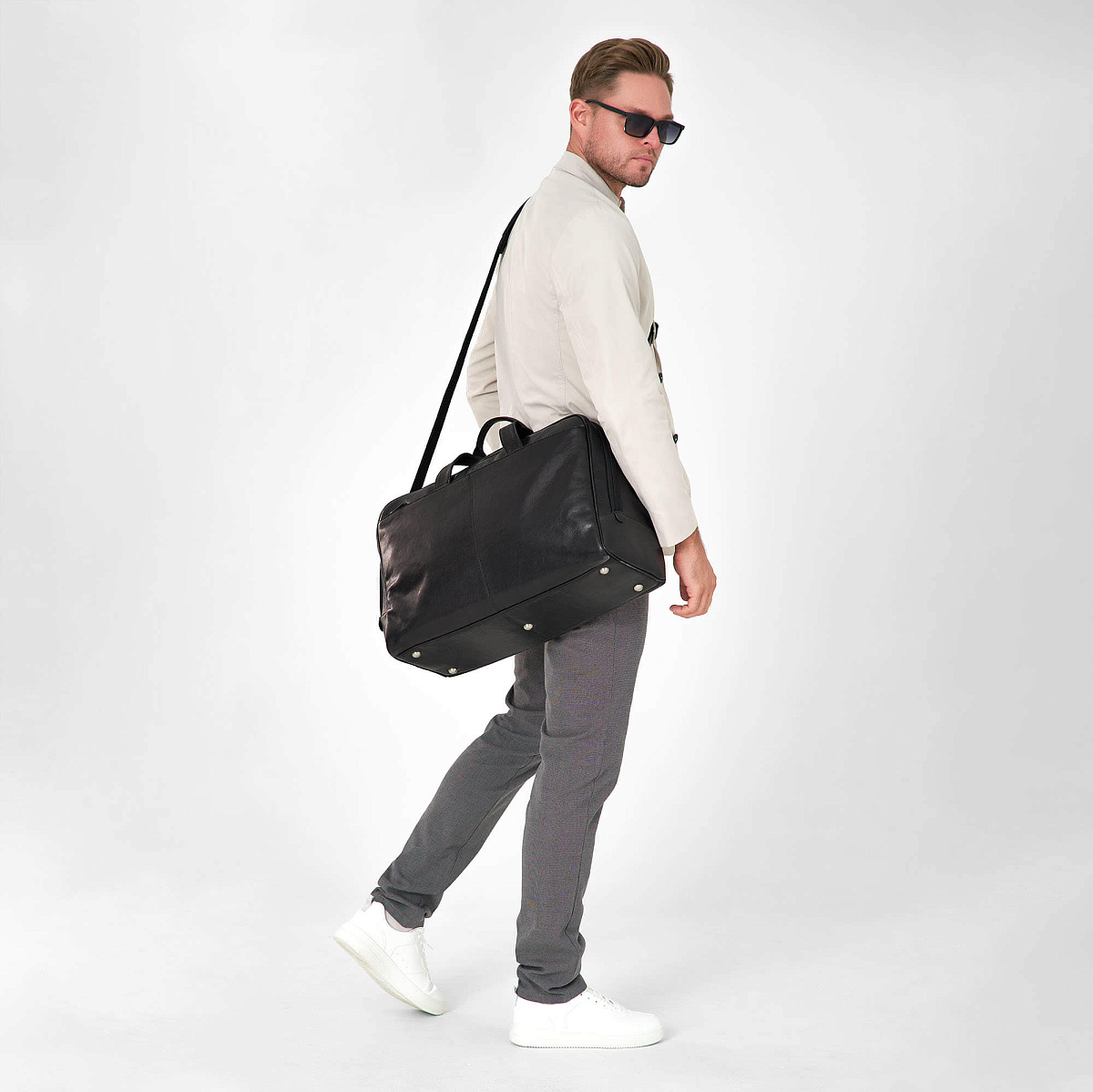 Сумка дорожная Dr.Koffer из натуральной кожи черная