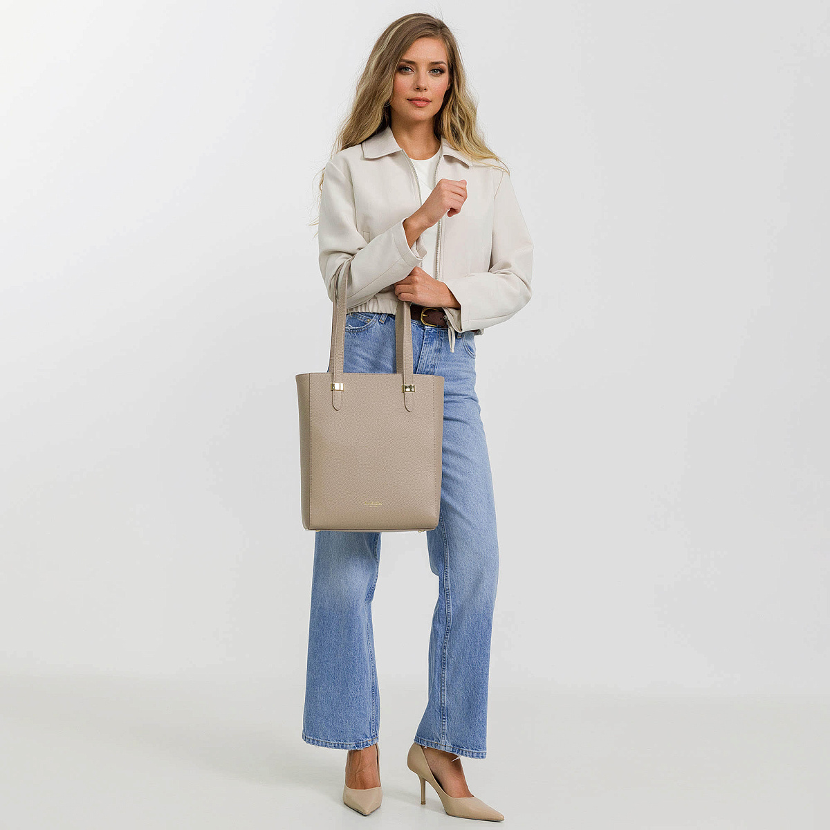 Женская сумка  Dr. Koffer из натуральной кожи бежевая