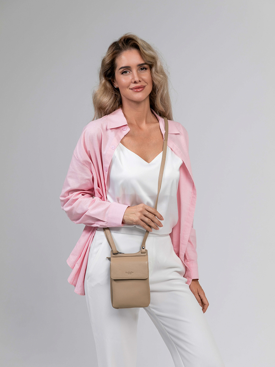 Сумка через плечо Dr.Koffer из натуральной кожи бежевая