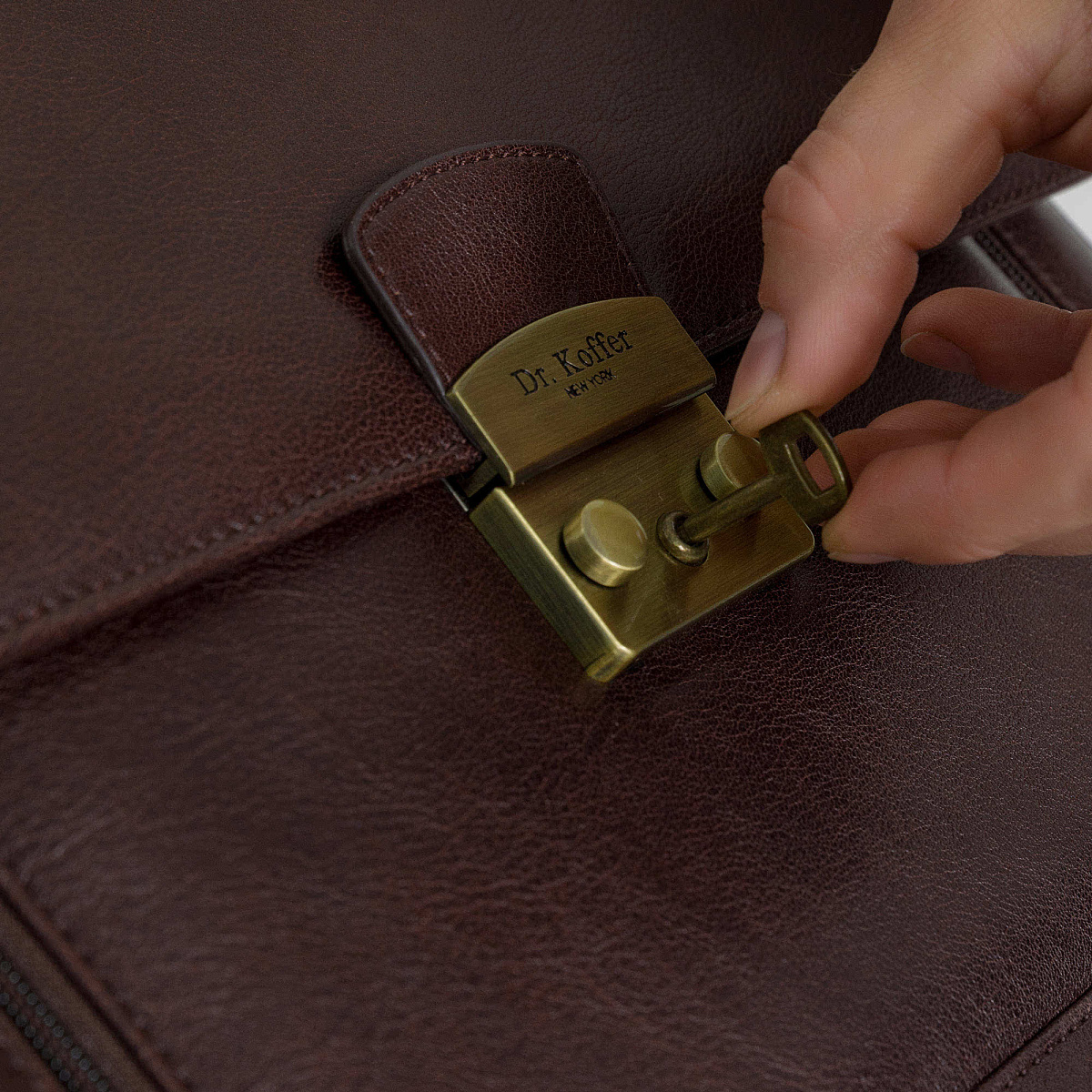 Портфель Dr.Koffer из натуральной кожи темно-коричневый