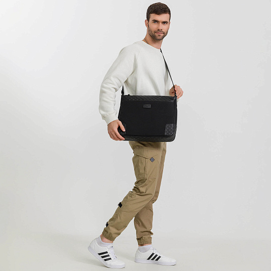 Сумка через плечо Dr.Koffer из натуральной кожи черная