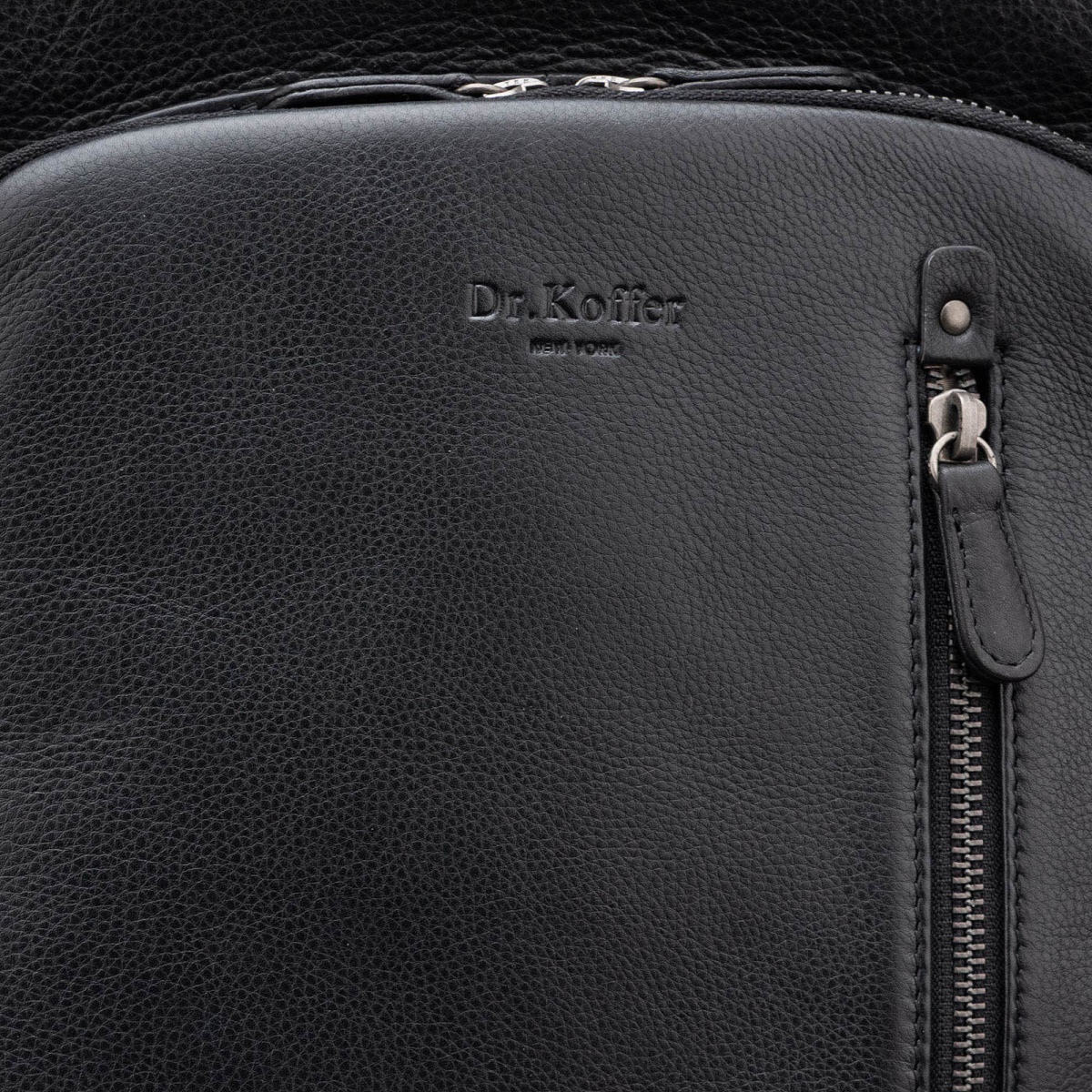 Рюкзак Dr.Koffer из натуральной кожи черный