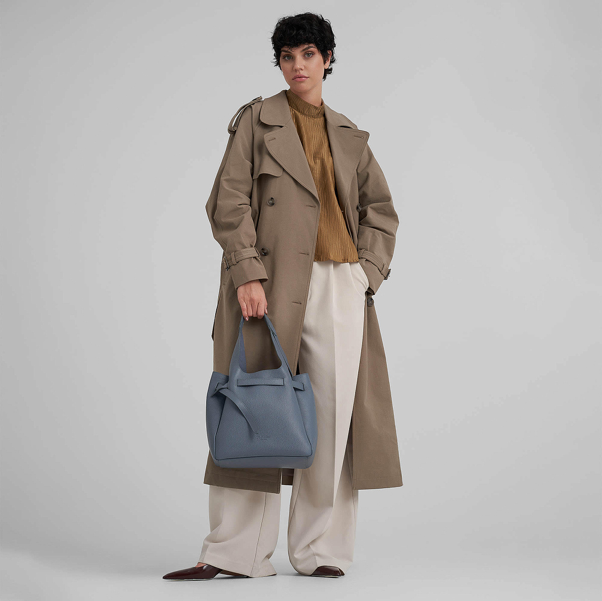 Женская сумка Dr. Koffer из натуральной кожи серая