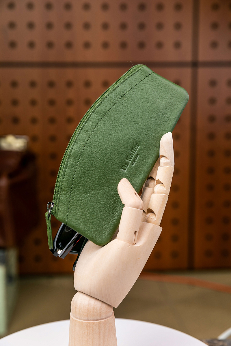 Очечник Dr.Koffer из натуральной кожи зеленый