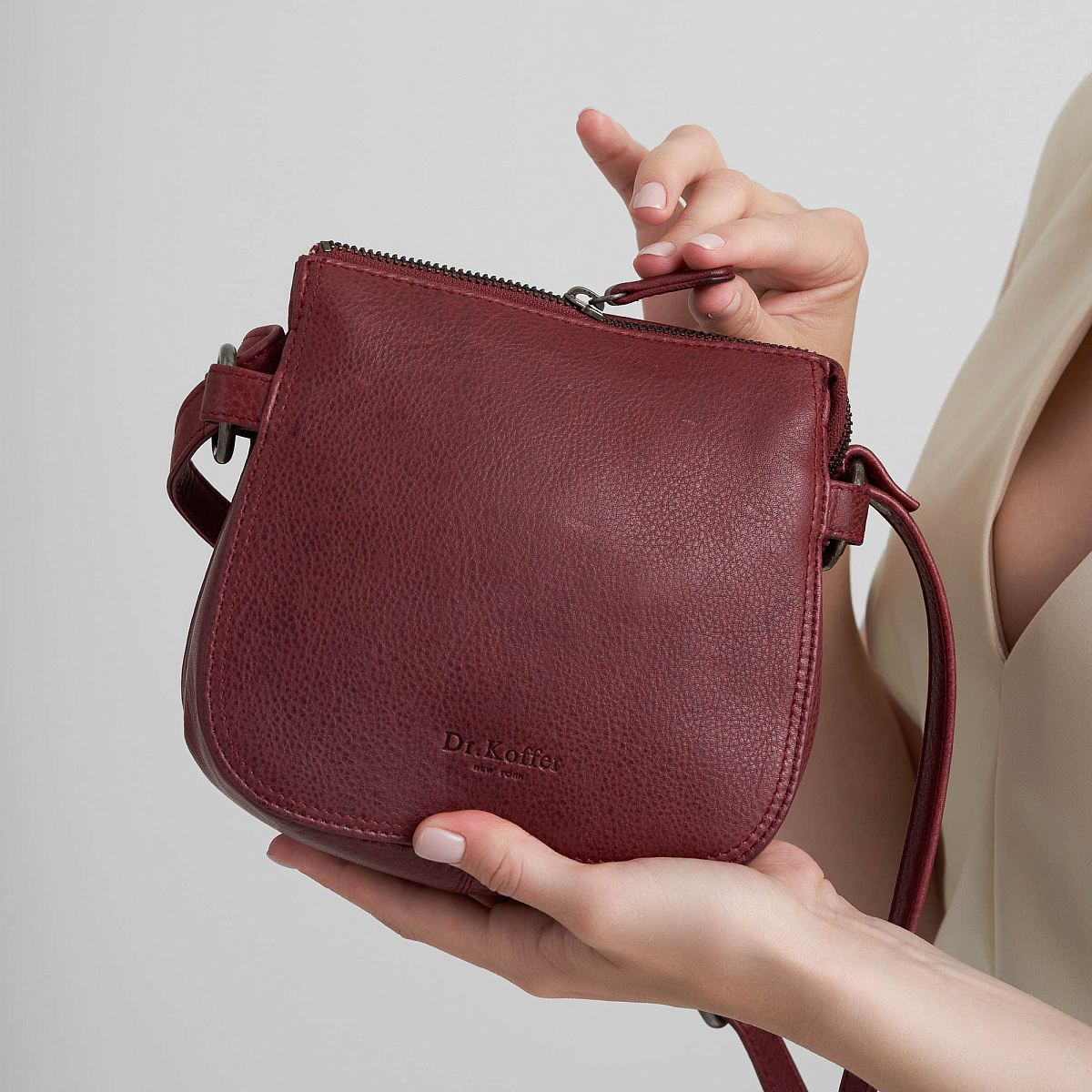 Женская сумка Dr.Koffer из натуральной кожи красная