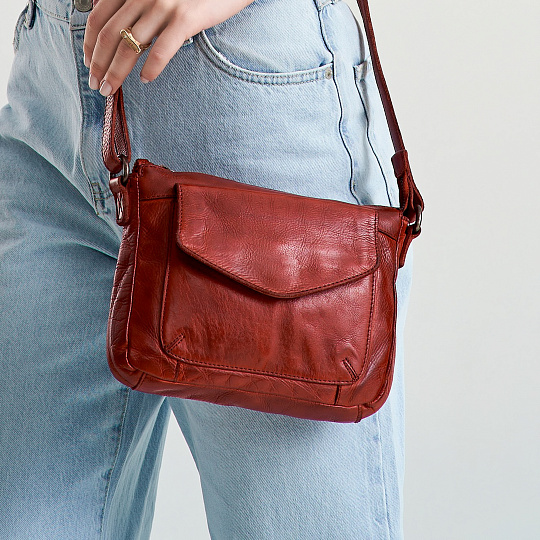 Сумка через плечо Dr.Koffer из натуральной кожи красная