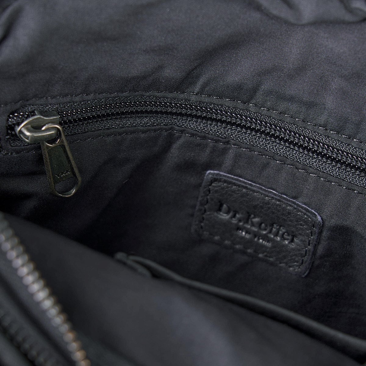 Сумка через плечо Dr.Koffer из натуральной кожи черная